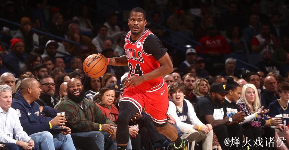 炸裂!贾文特-格林抢断普里查德,迎着怀特完成暴力单手隔扣 炸裂!贾文特-格林抢断普里查德,迎着怀特完成暴力单手隔扣