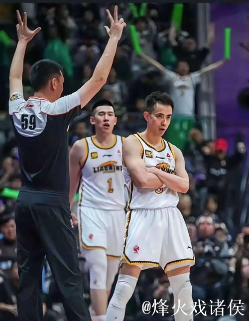 赵继伟缺阵辽宁负青岛 杨瀚森17+9付豪13分